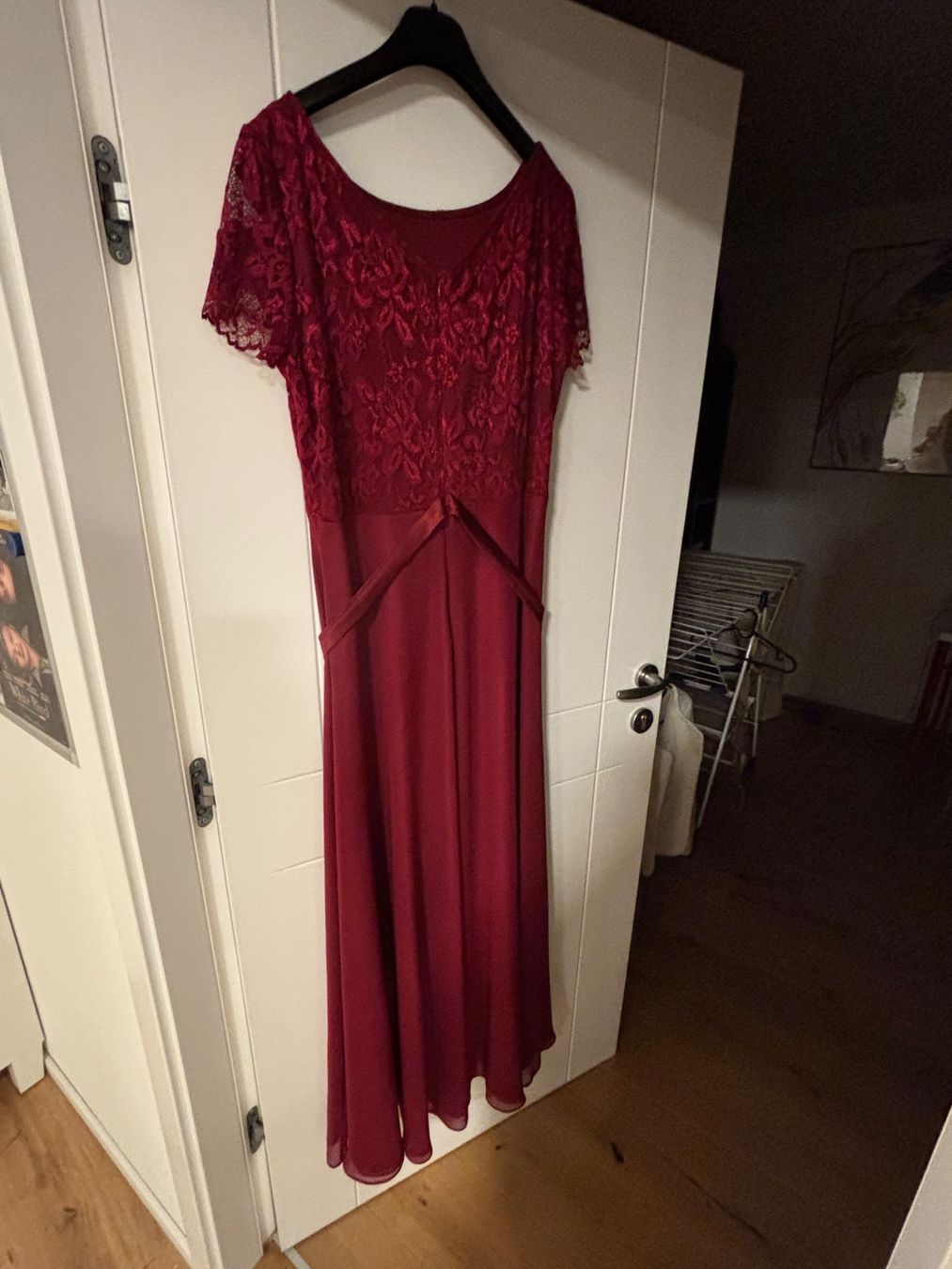 Vestiti: Rotes Vera Mont Kleid mit Spitze, Grösse 46 – Usato da Winterthur venduto da rub_s6ph 1