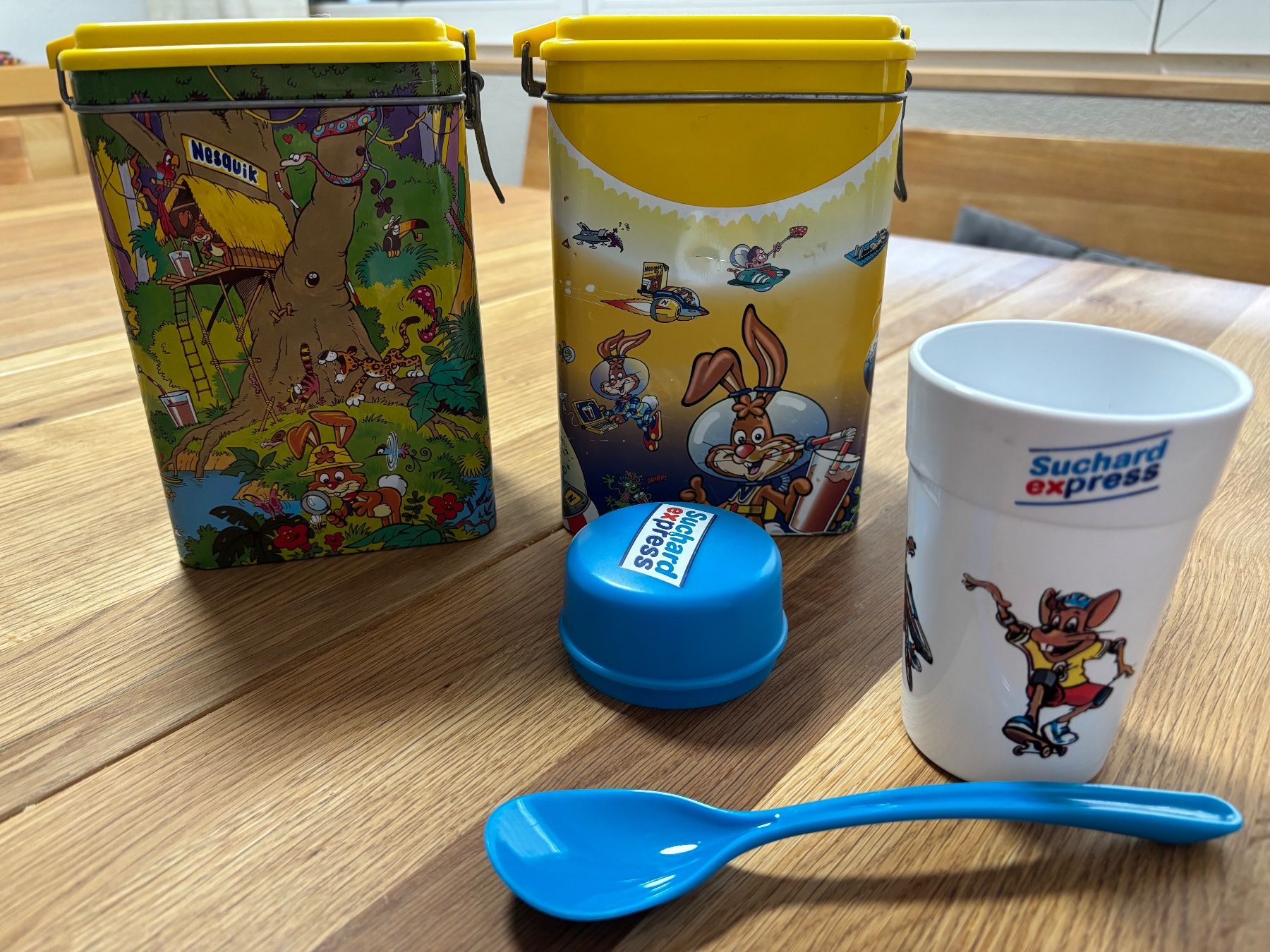 Behälter & Ähnliches: 2 Nesquik Dosen, Suchard Schüttelbecher – Gebraucht aus Glis von Lisal