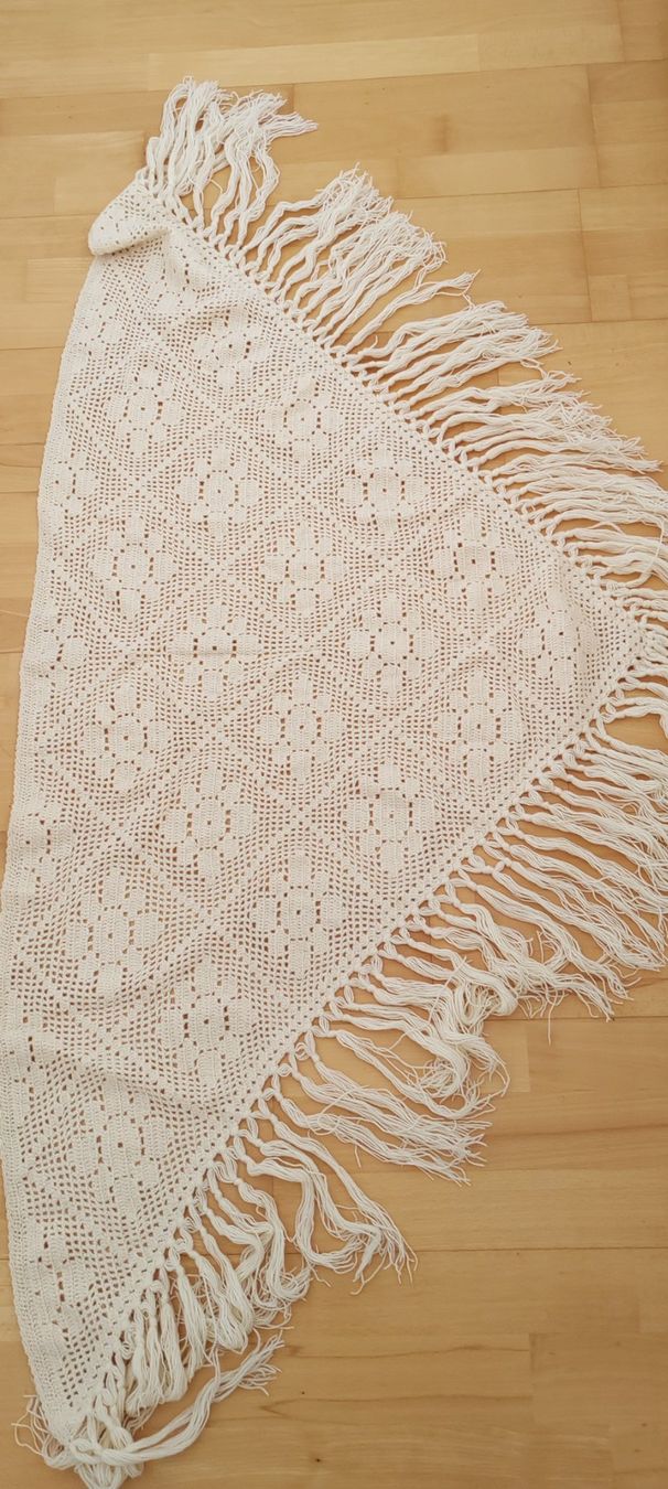Coperte: Gehaekelte Decke mit Fransen cremeweiss ca. 150länge – Usato da Feusisberg venduto da Sindbad3
