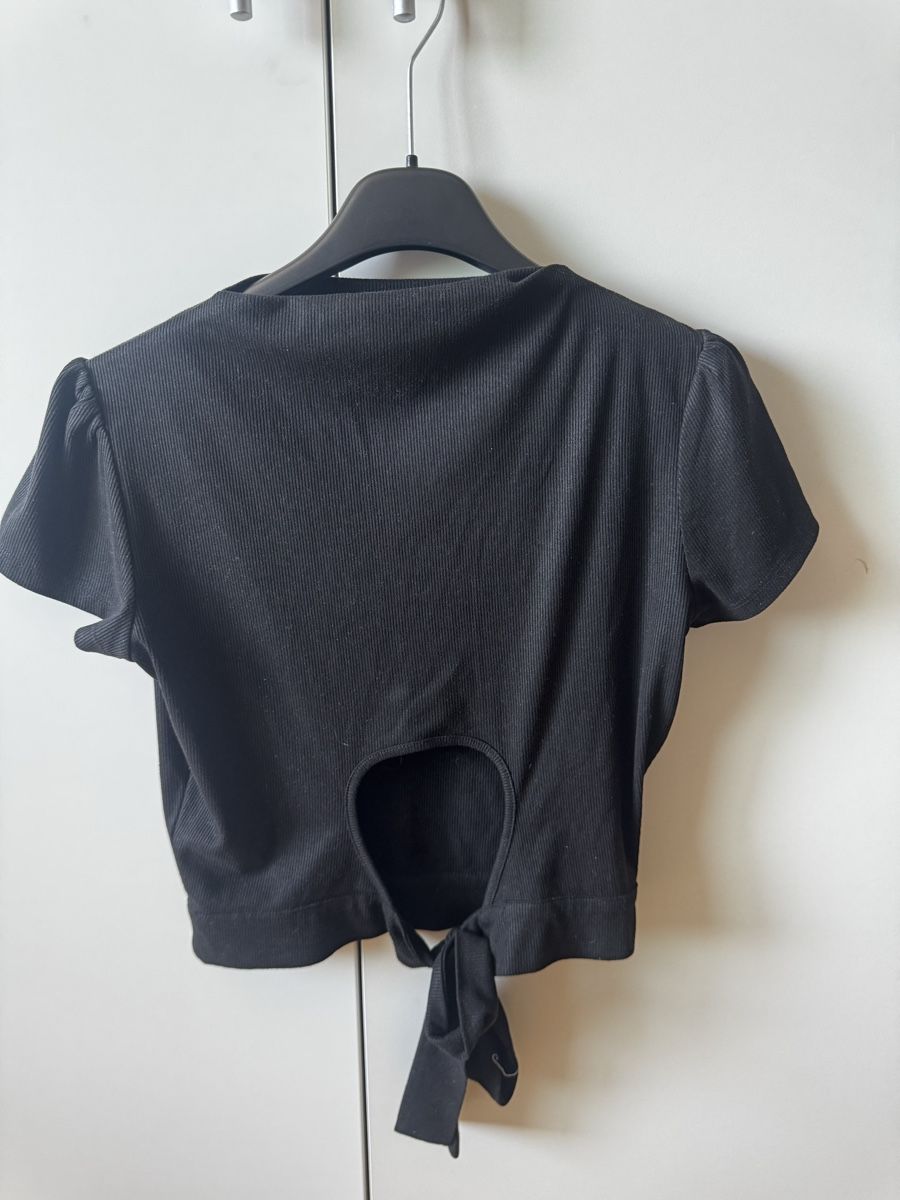 Guess Tops: Guess top S black – Gebraucht aus Biel/Bienne von Clau____dia95 1