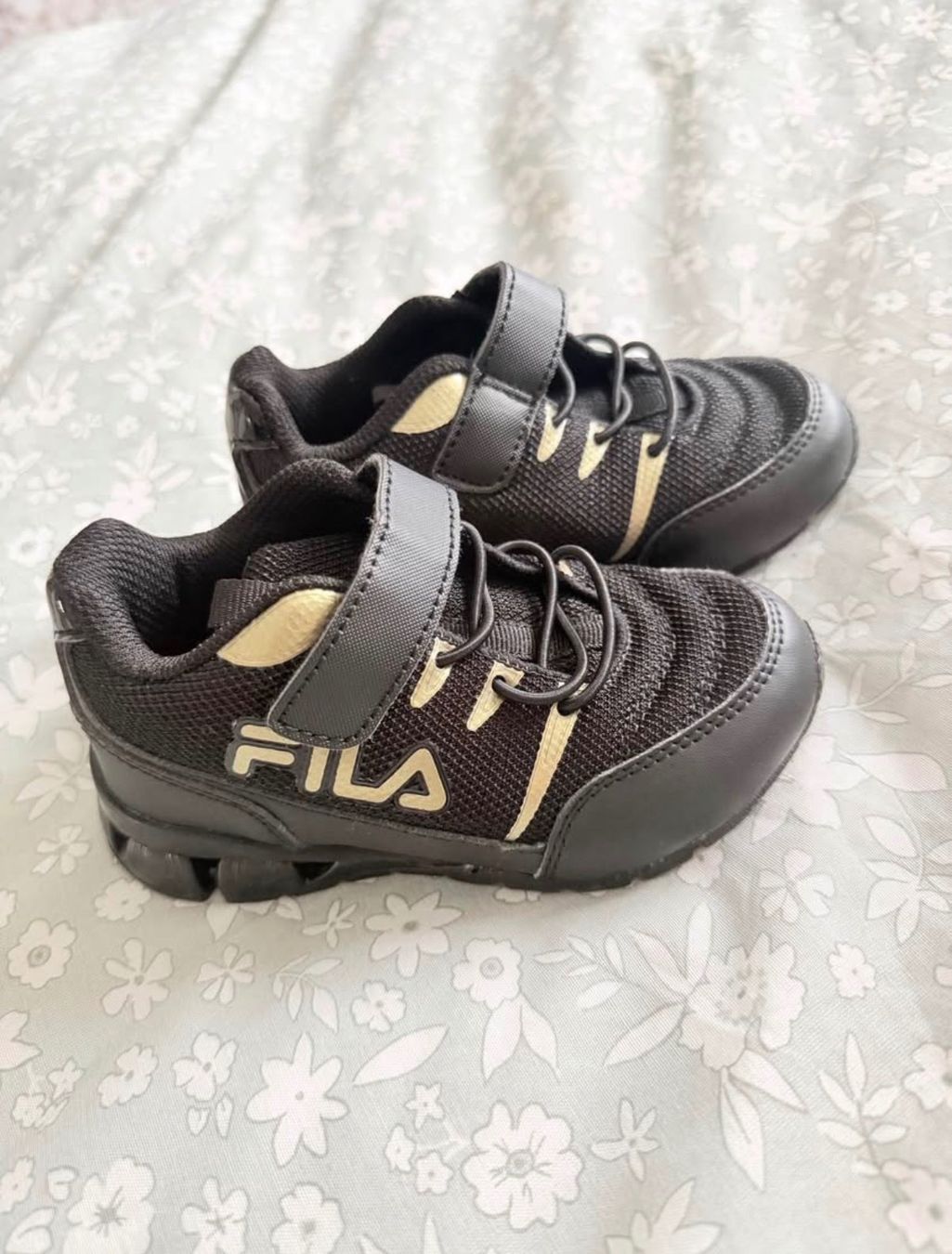 Fila Scarpe per ragazzi: Fila Sneaker Kinder Grösse 25, Neu! – Nuovo (secondo la descrizione) da Kaltbrunn venduto da glo_vzf2
