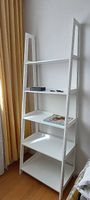 Petite bibliothèque blanche moderne et élégante 