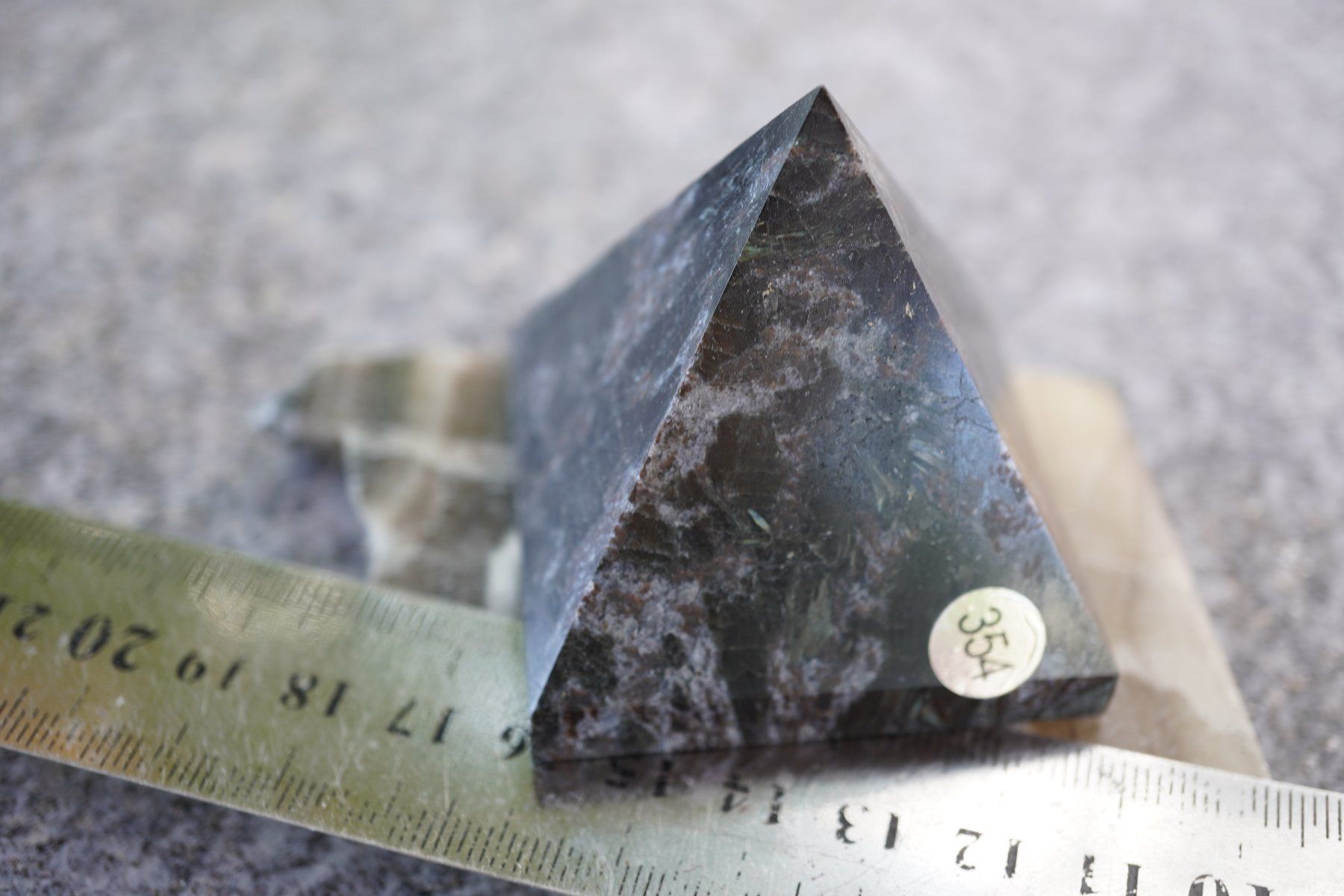 Minerali & Pietre curative: Astrophyllite Pyramid  Räumung       WOW    (1) – Nuovo e nell'imballaggio originale da Eschenbach SG venduto da topstone 1