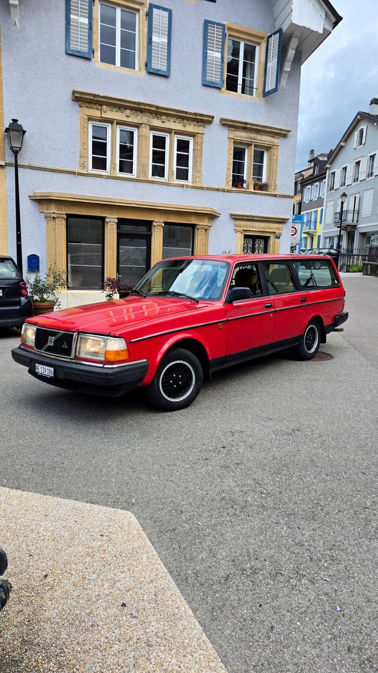 Volvo Autos: volvo 240 Classic – D'occasion à Peseux par tch_7l5b 2