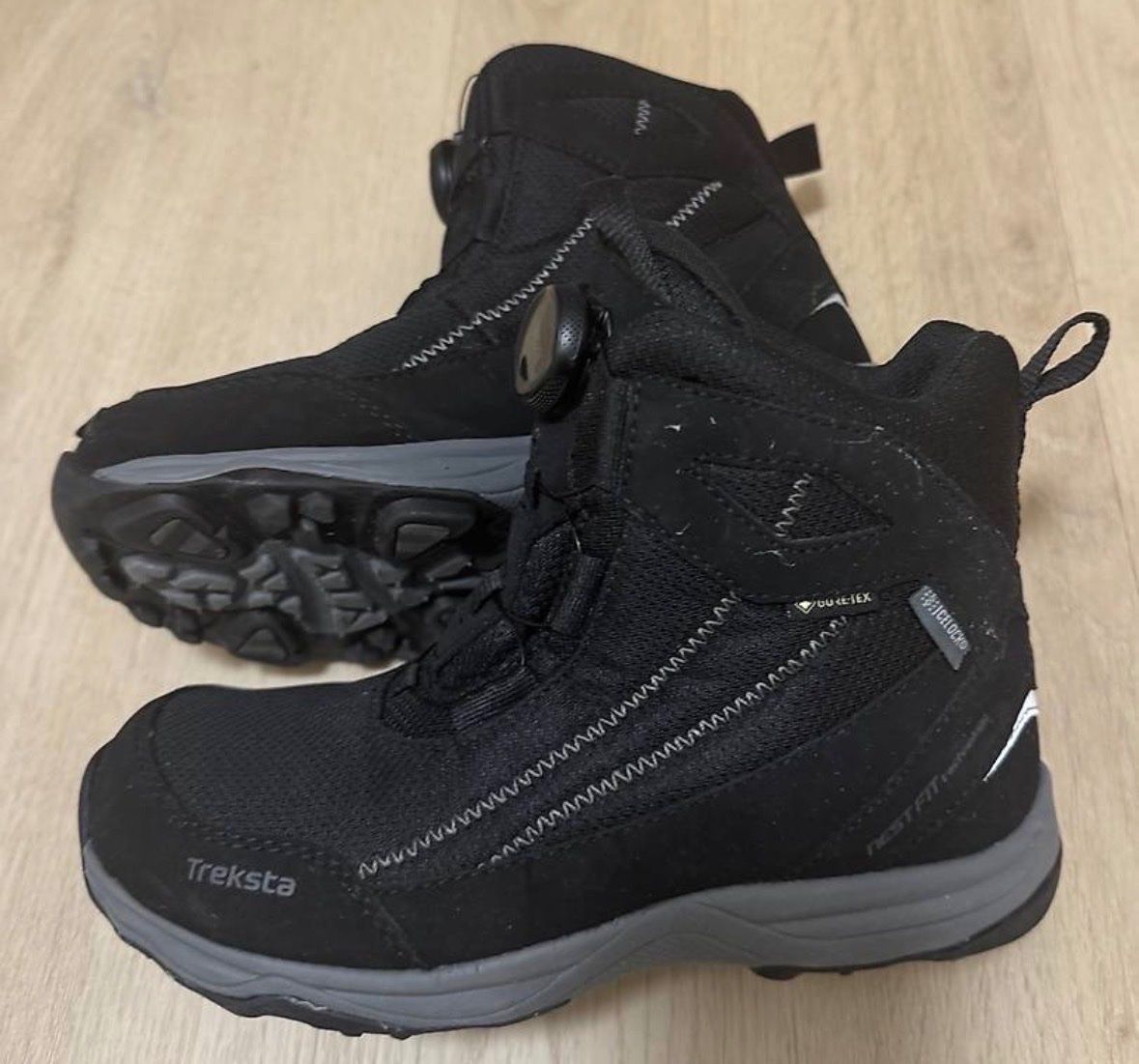 Scarpe per ragazzi: Treksta Kinderboots, Grösse 33, wie neu – Usato da Bachenbülach venduto da Elcomaster 2