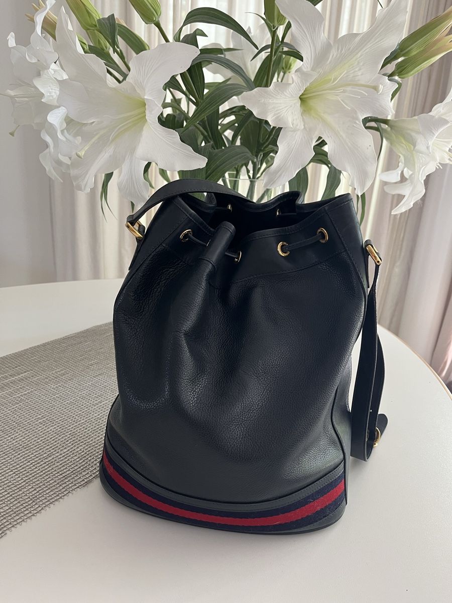 Gucci Borse: Gucci Vintage Navy Bucket Bag – Usato da Männedorf venduto da Helenanne 1