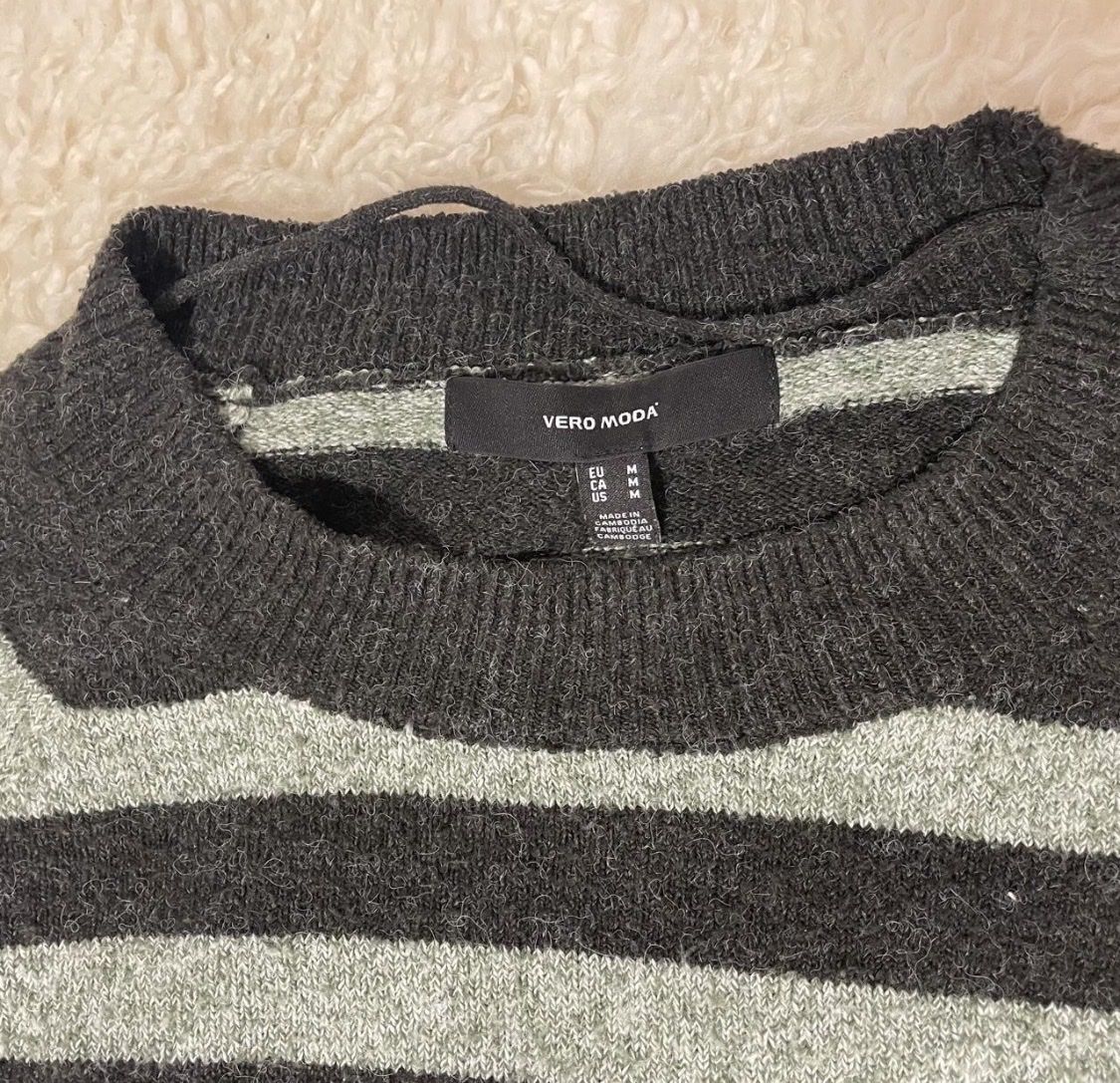 C&A Pulls & Sweat-shirts: C&A grün gestreifter Pullover/Sweater – D'occasion à Aarau par moosyfox 1