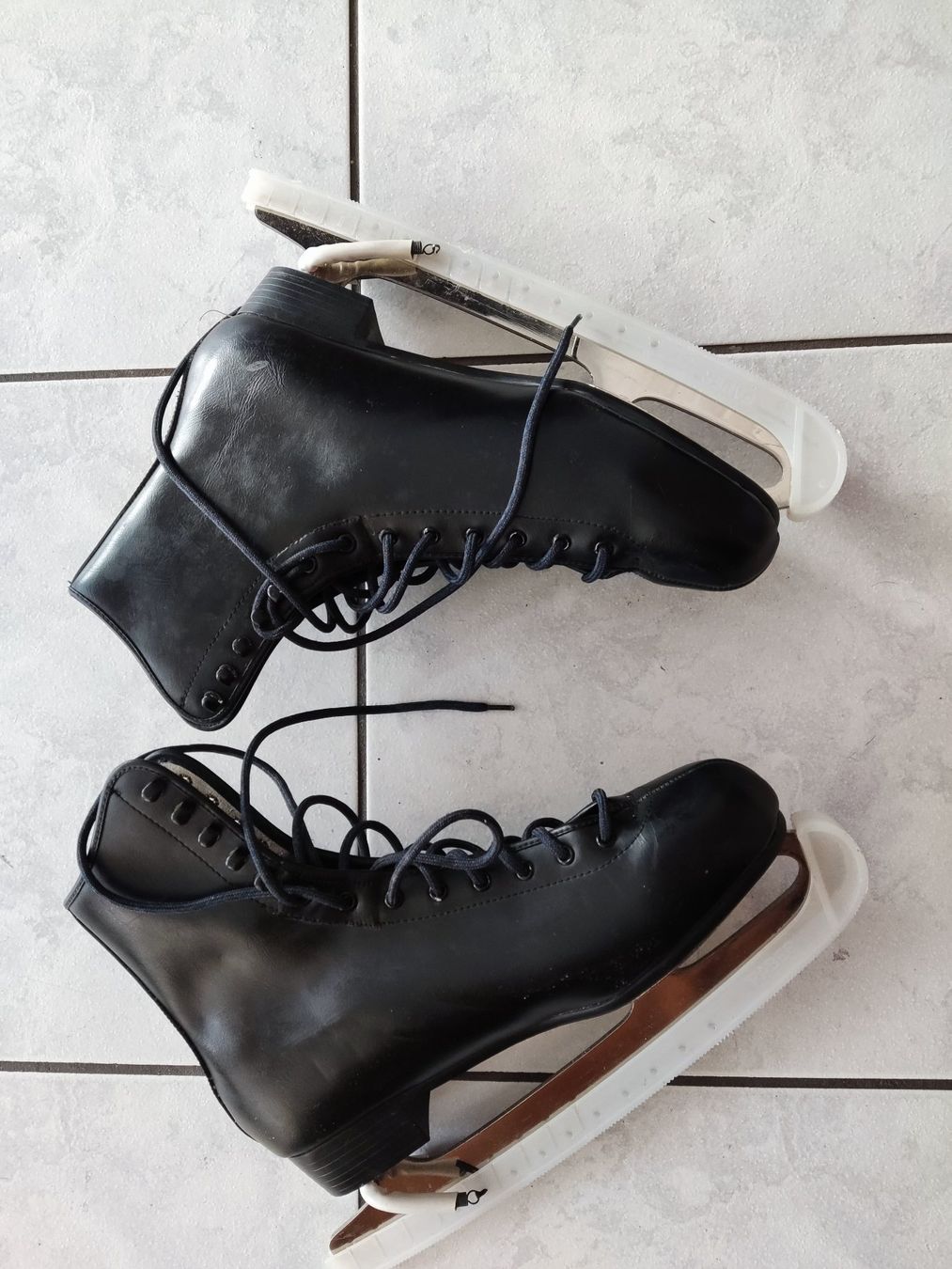 Pattini da ghiaccio: 1 Paar Eiskunstlaufschlittschuhe schwarz Größe 46 – Nuovo (secondo la descrizione) da Brunnen venduto da user_m 2