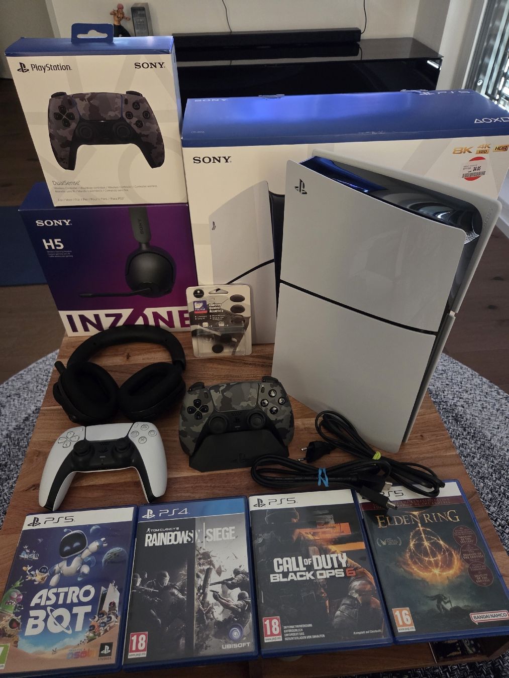 Sony Console: PS5 Slim Disc Version + 2 Controller + Headset + 4 Games – Nuovo (secondo la descrizione) da St. Gallen venduto da nico.schmid95