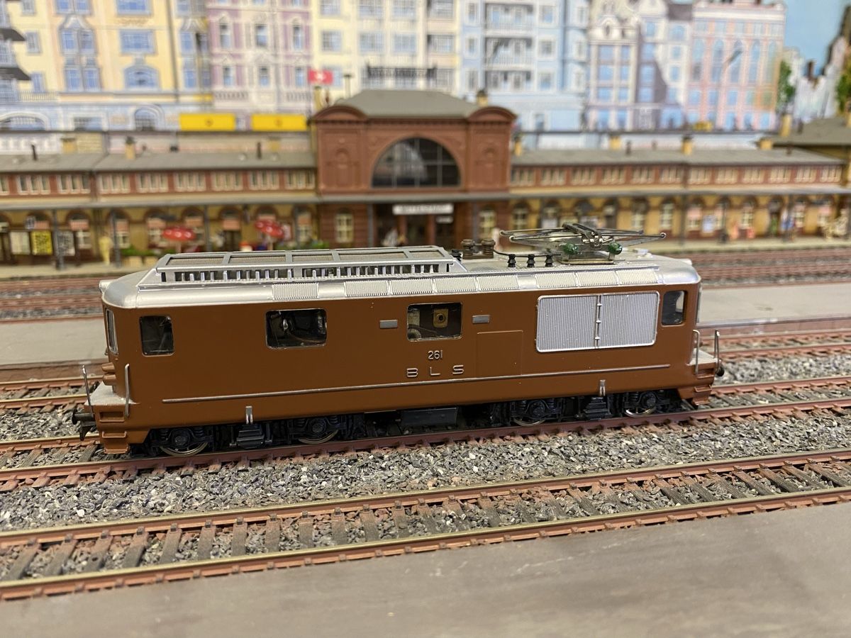 Hag Modellini di ferrovie: HAG 181 Re 4/4 BLS H0 – Usato da Glattpark (Opfikon) venduto da anywaya23 2
