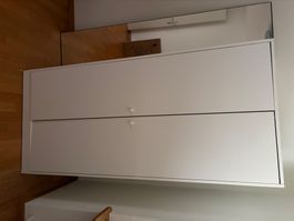 Schrank weiss zwei Türen Ablagefach guter Zustand
