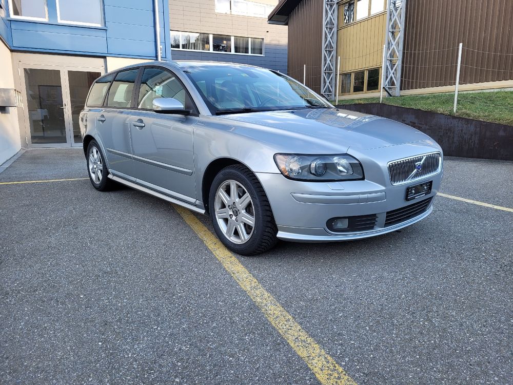 Volvo V50 T5 mit 4x4 ab MFK und Service