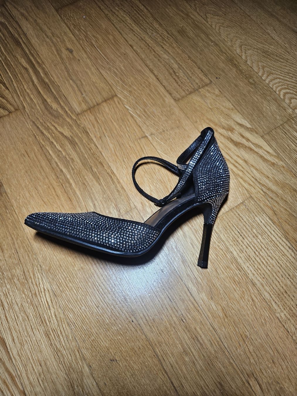 Scarpe da donna: Schwarze Glitzer Pumps, Gr. 37 – Nuovo (secondo la descrizione) da Burgdorf venduto da ros_6j9d 1