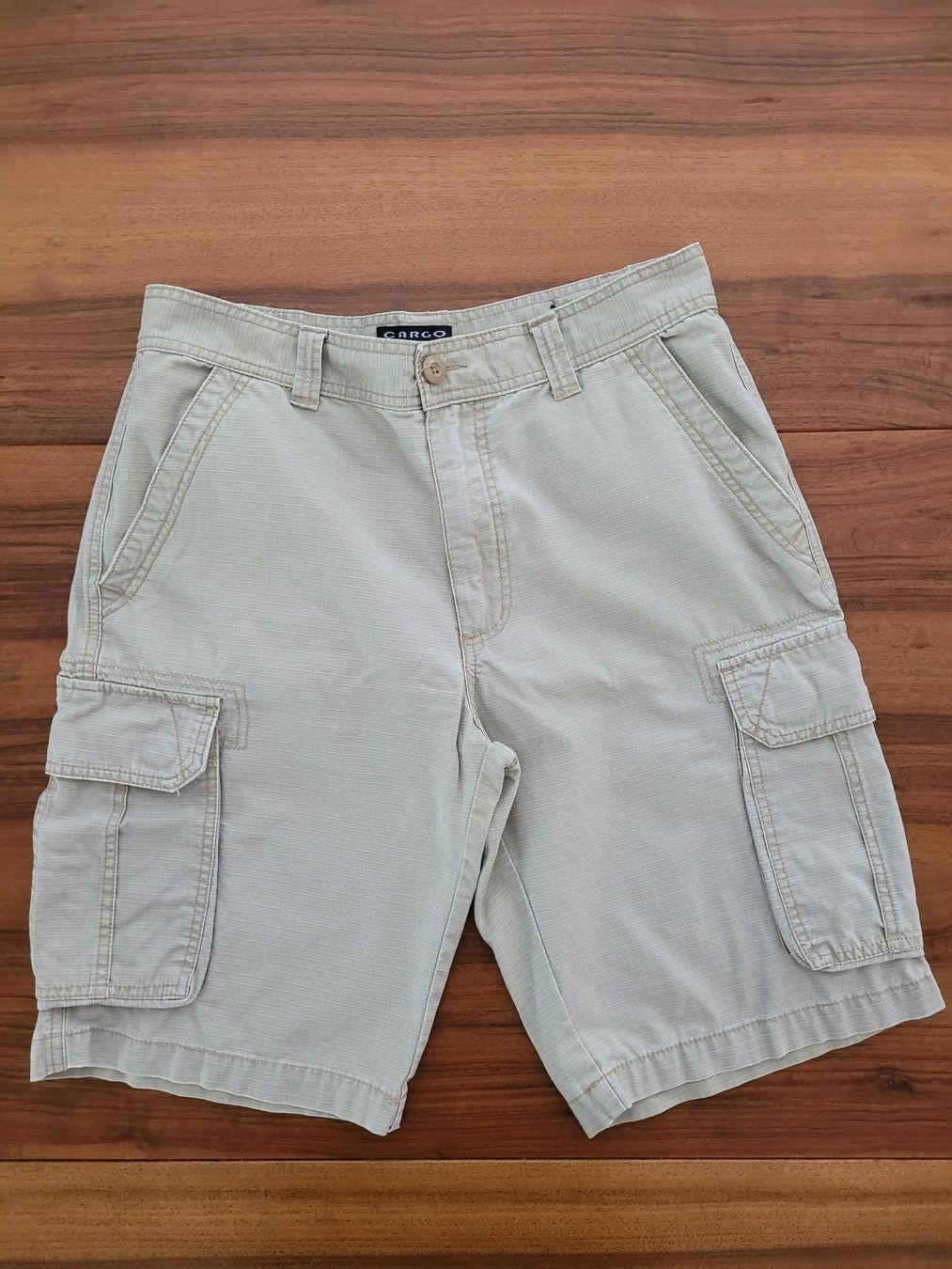 Pantaloni: Supplies Cargo Shorts, Gr. 32 – Usato da Birrwil venduto da Mischabel1