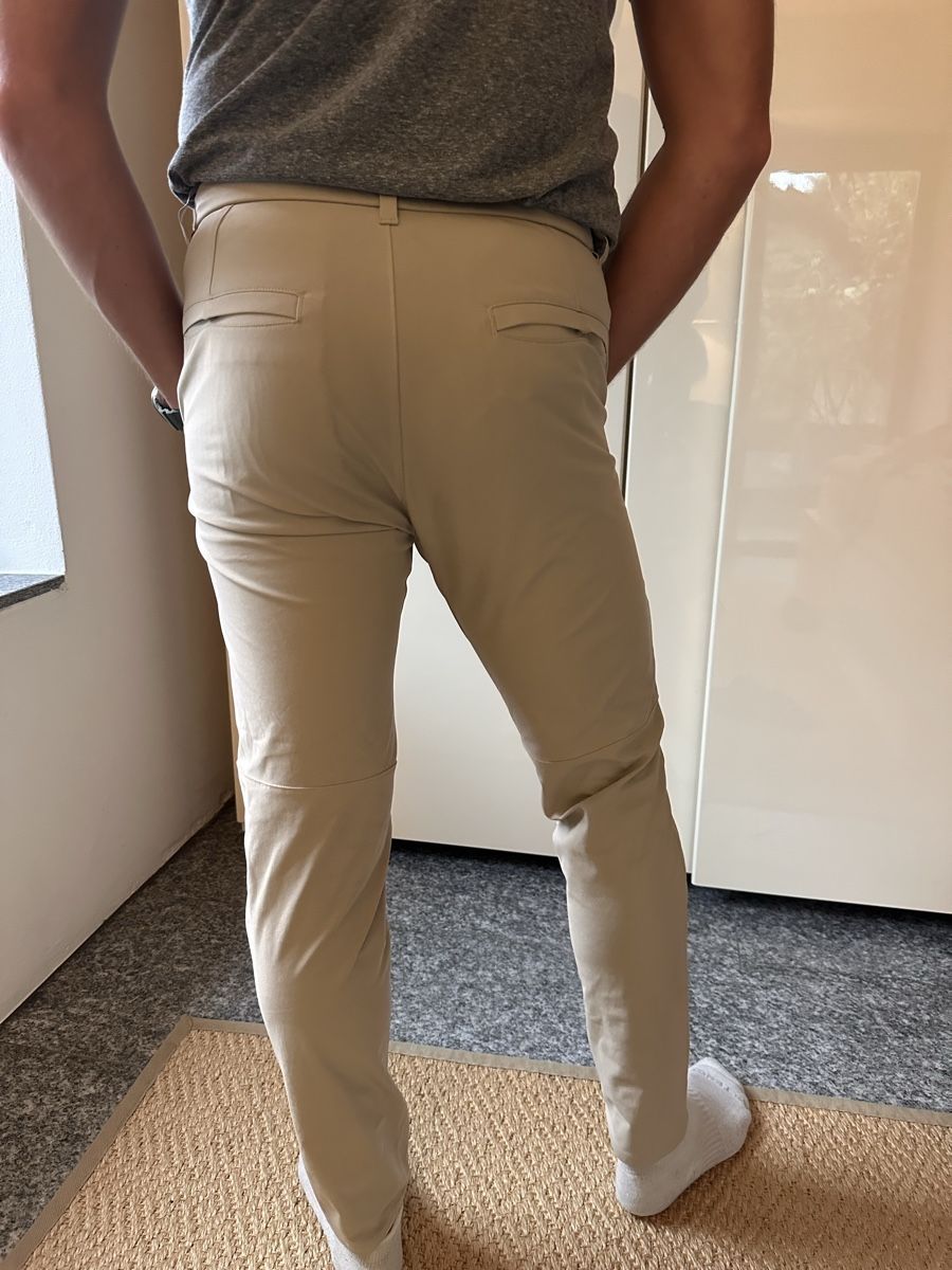 Lululemon Hosen: Lululemon EBC pants 31 – Gebraucht aus Bellinzona von Samirablank 2