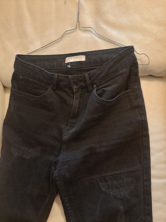 Jeans noir Sandro, taille 40, coupe skinny et destroy