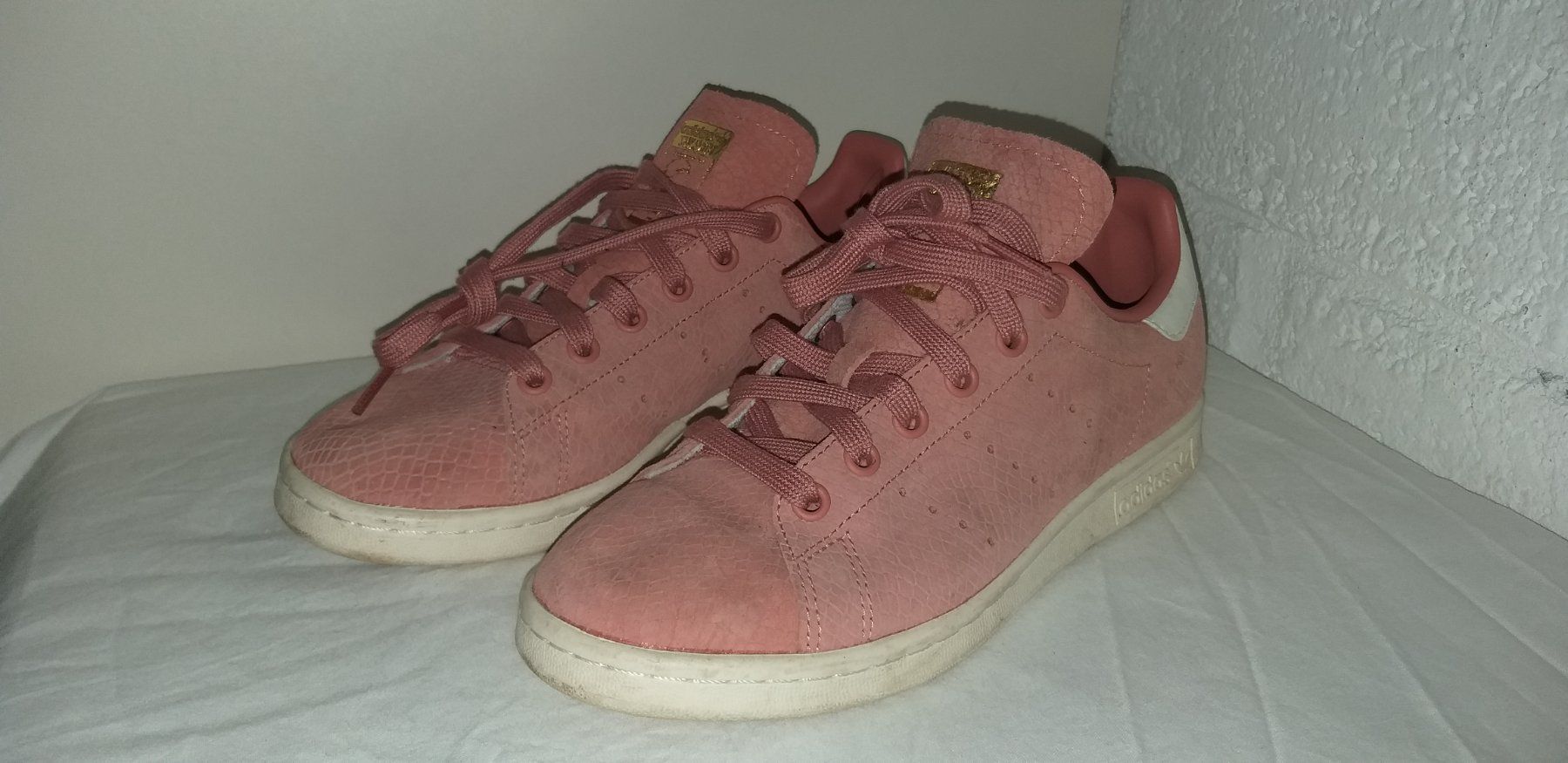 Adidas Damenschuhe: Chaussures/Schuhe ADIDAS STAN SMITH     Pointure/Grosse 37,5 – Gebraucht aus Cossonay-ville von Super-Price-Quality