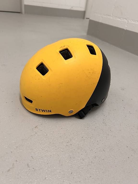 Casques: Kinder Velohelm 48-52cm – D'occasion à Uerzlikon par Krzysiek_Szczep