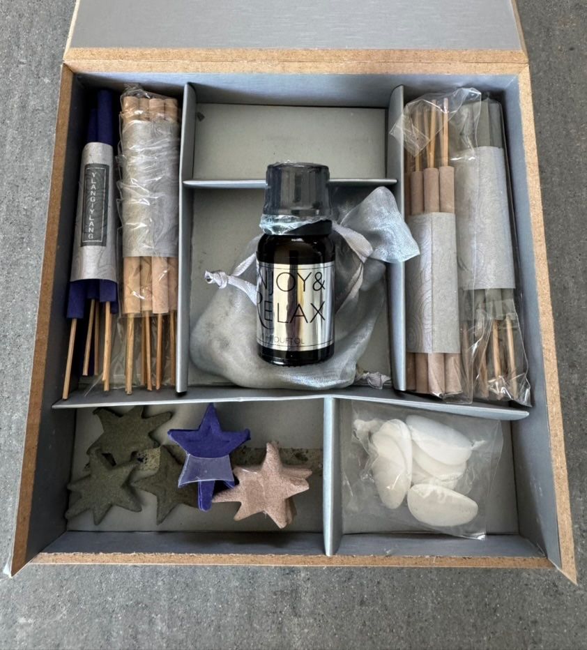Candele: Räucherstäbchen & Relax - Enjoy & Relax - Geschenkset - neu – Nuovo e nell'imballaggio originale da Zürich venduto da Alot16 9
