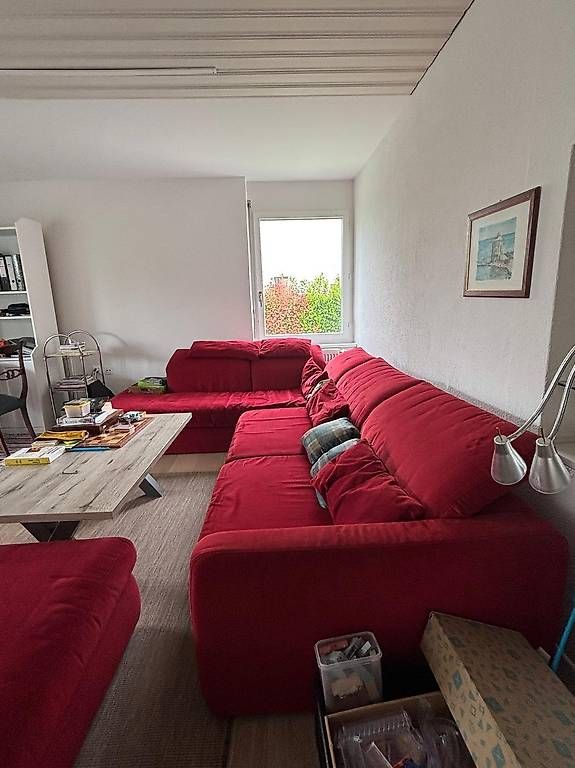 Divani: Rotes Sofa in Topzustand mit Hocker – Usato da Wollerau venduto da Snezhana_ 2