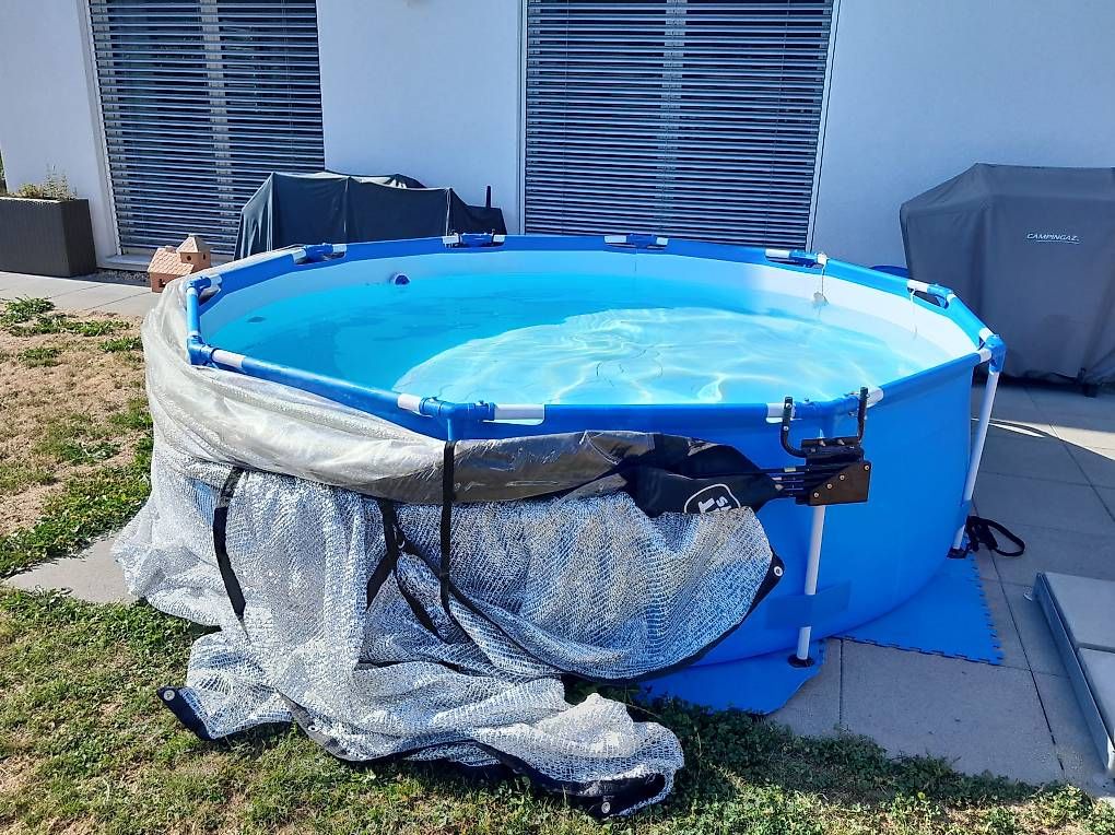 Bestway Piscine: Piscine 3m avec bâche, pompe et accessoires – Usato da Dombresson venduto da sar_5hkn 1