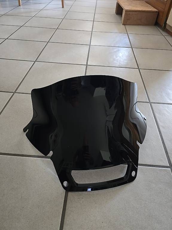 Tutti i ricambio per moto: Harley Windshield Low Rider ST dark black – Usato da Biel-Benken BL venduto da Tizi218