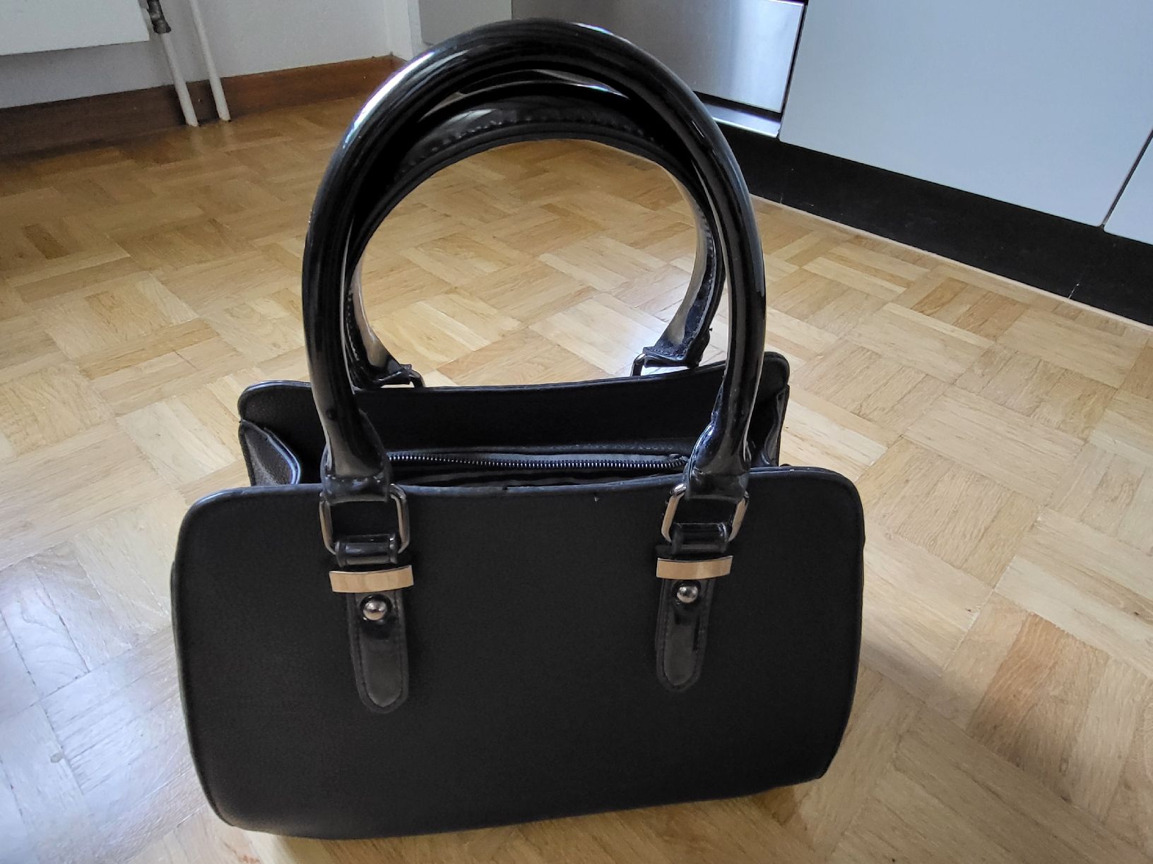 Borse da donna: Schwarze Damenhandtasche – Usato da stäfa venduto da brandy66
