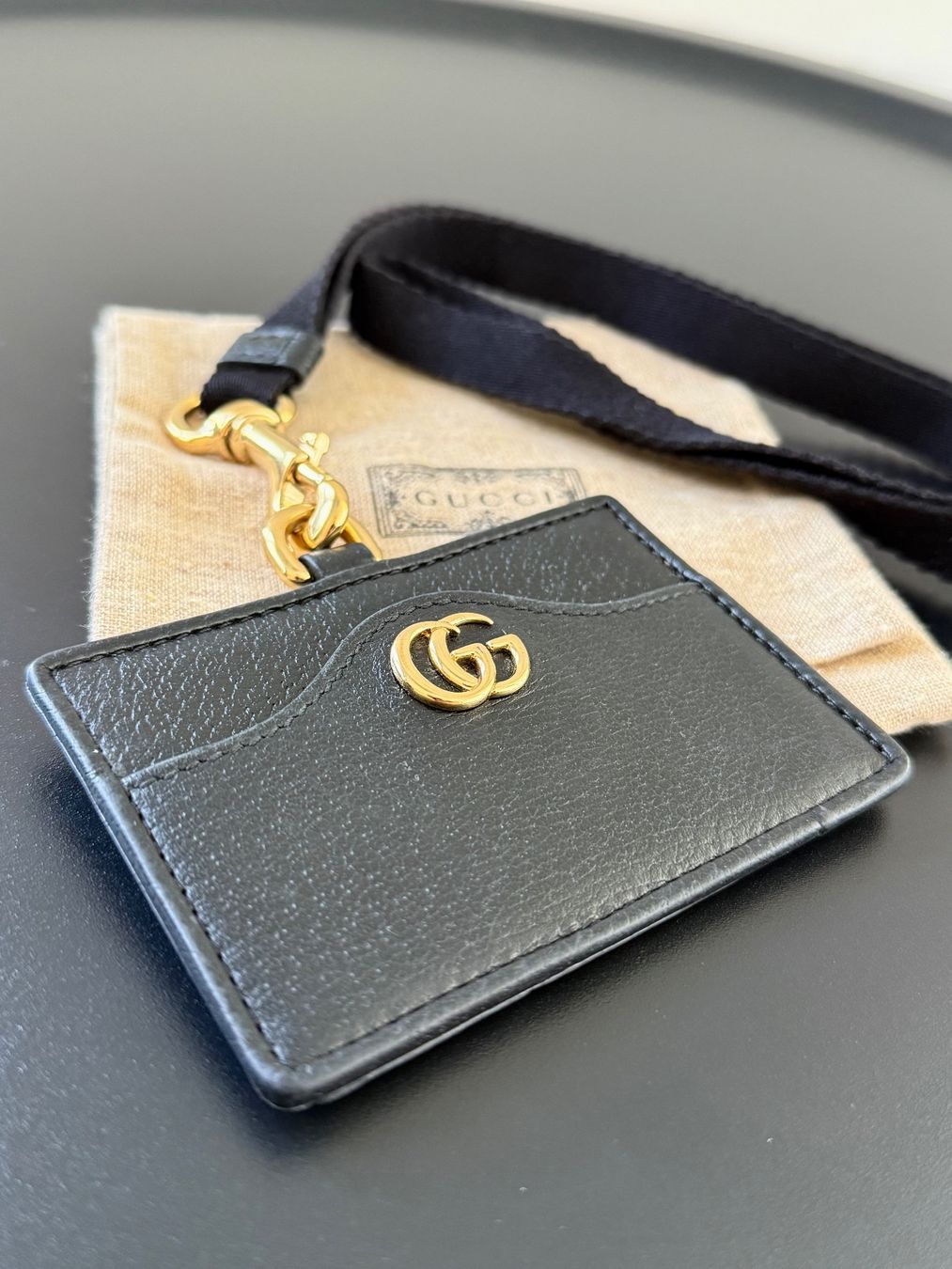 Gucci Portafogli: Gucci Kartenentui mit Trageriemen – Usato da Kilchberg ZH venduto da LuxuryVault 1