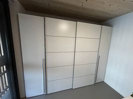 Kleiderschrank