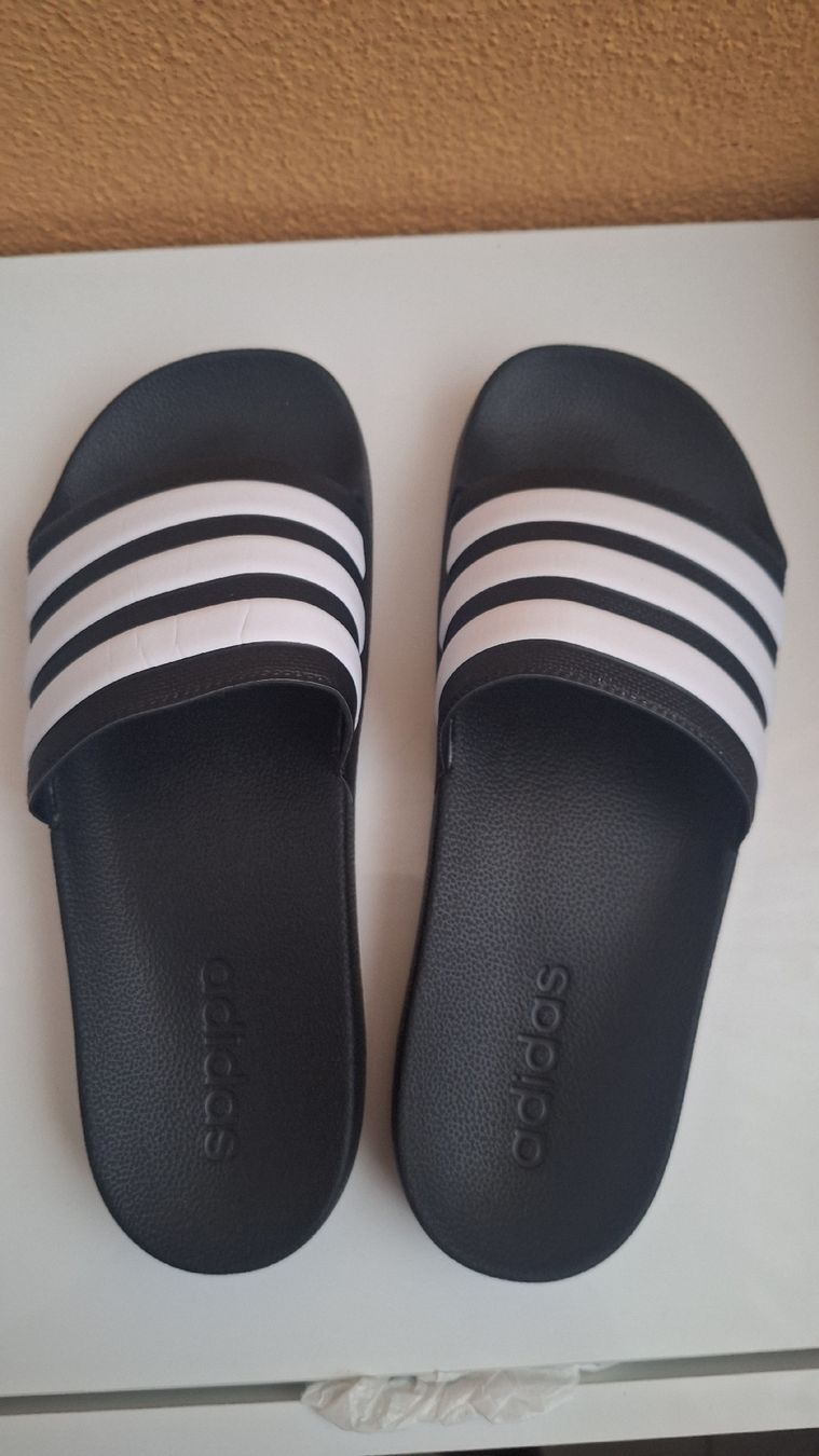 Adidas Herrenschuhe: Adidas Pantolette – Neu (gemäss Beschreibung) aus Dintikon von lec_89sx