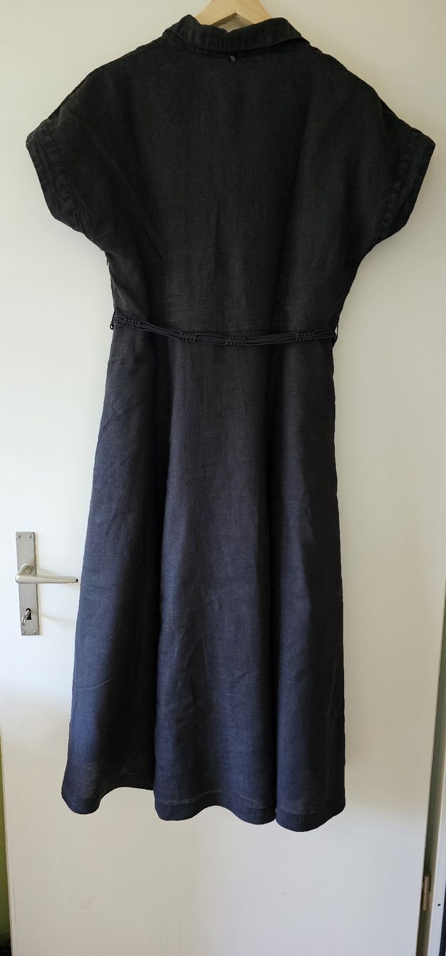 Nile Vestiti: Nile ~ Leinenkleid mit V-Ausschnitt – Usato da Kollbrunn venduto da Antikmann 1