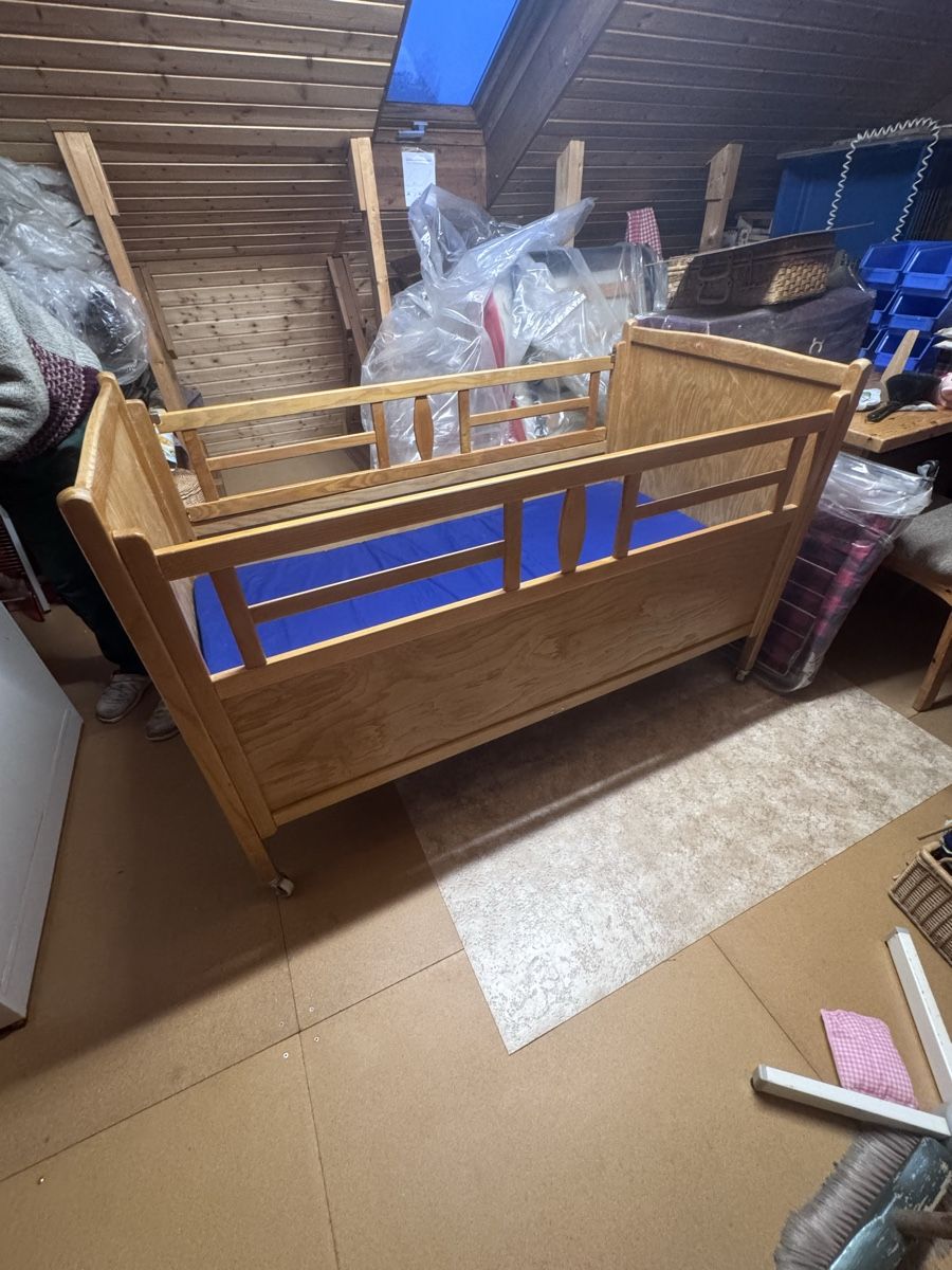 Articoli in legno: antikes holz kinderbett – Usato da Oberlunkhofen venduto da cwa_qc7v 1