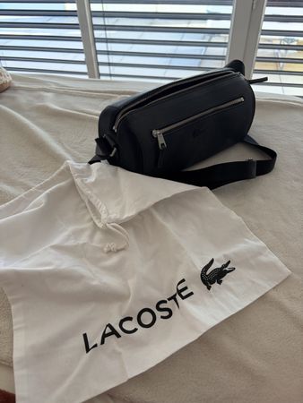 Sacoche Lacoste noir cuir excellente condition