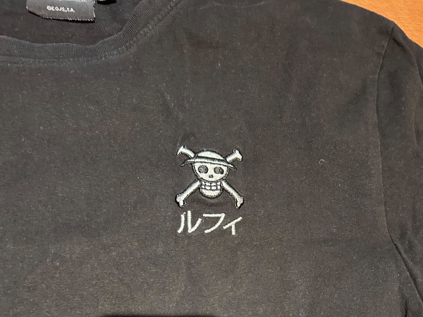 T-shirt: One Piece Shirt Gr.L – Usato da Birsfelden venduto da Pearl10 1
