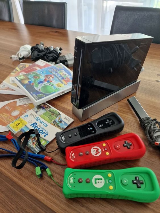 Nintendo Wii Konsole mit 5 tollen Spielen und 3 Controllern Kaufen auf Ricardo