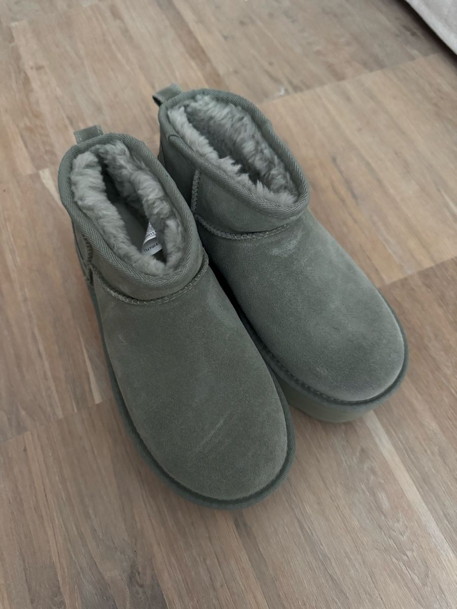 Ugg Scarpe da donna: UGG Classic Ultra Mini Platform, Gr. 36, Neuwertig – Nuovo (secondo la descrizione) da Horw venduto da happy_xx 1