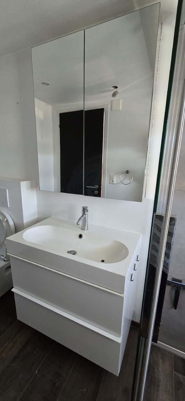 Spülbecken & Waschbecken: Badmöbel Set weiss mit Spiegelschrank gebraucht – Gebraucht aus Port von Loeru3