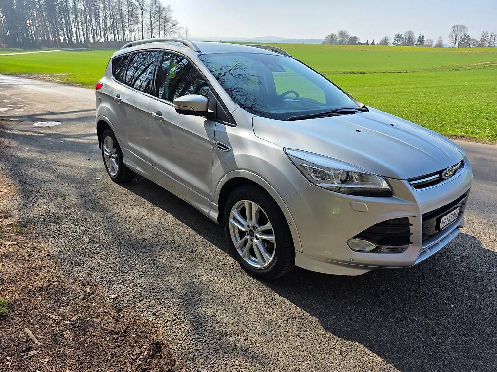 Automobili: Gepflegter Ford Kuga Titanium – Usato da Waltenschwil venduto da Xylp 3