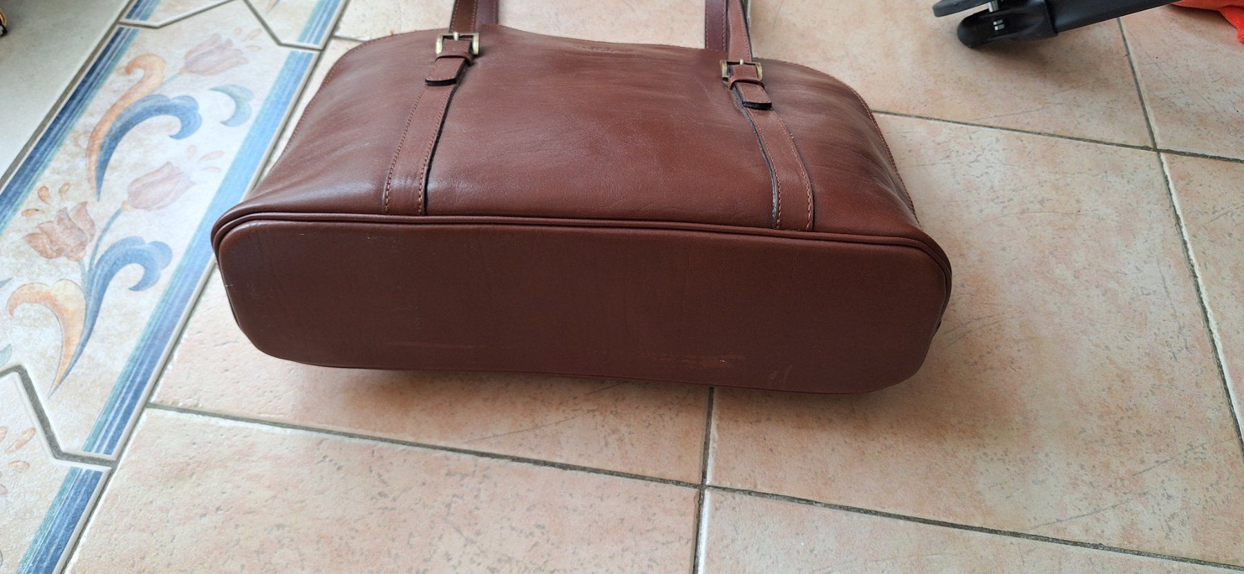 Borse da donna: Sac - porte documents Hexagona en cuir – Usato da St-Triphon venduto da Jldr0 2