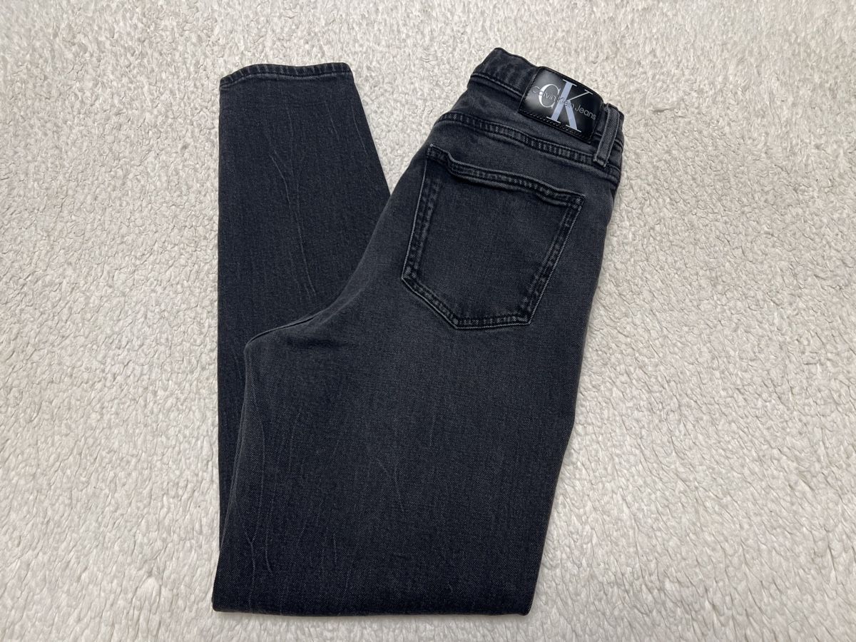 Calvin Klein Jeans: Jean Mom Calvin Klein Noir w29 – Neu (gemäss Beschreibung) aus Chenens von anasantos90