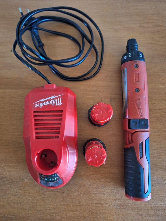 MILWAUKEE Aku Subkompaktní šroubovák M12 BDD-202C