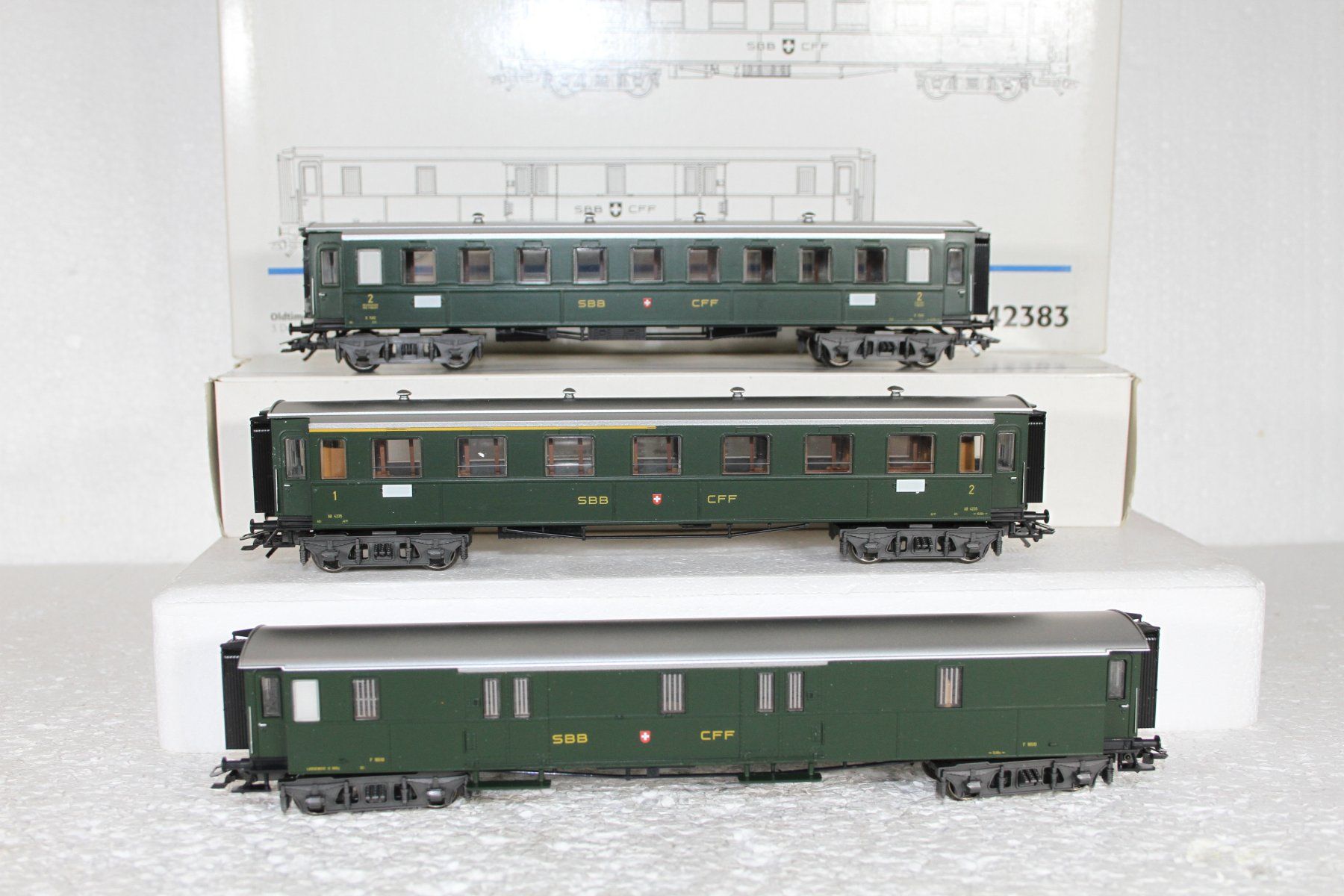 Märklin Modelleisenbahnen: Märklin SBB Wagen-Set ´Schweizer Oldtimer-Personenzug´ – Gebraucht aus Triesen von gleis8 1
