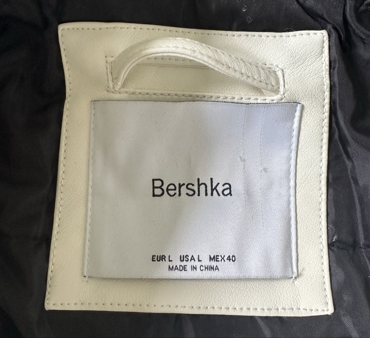 Bershka Jacken: Jacke aus Kunstleder (L) – Gebraucht aus Benken SG von SecondTreasure 2
