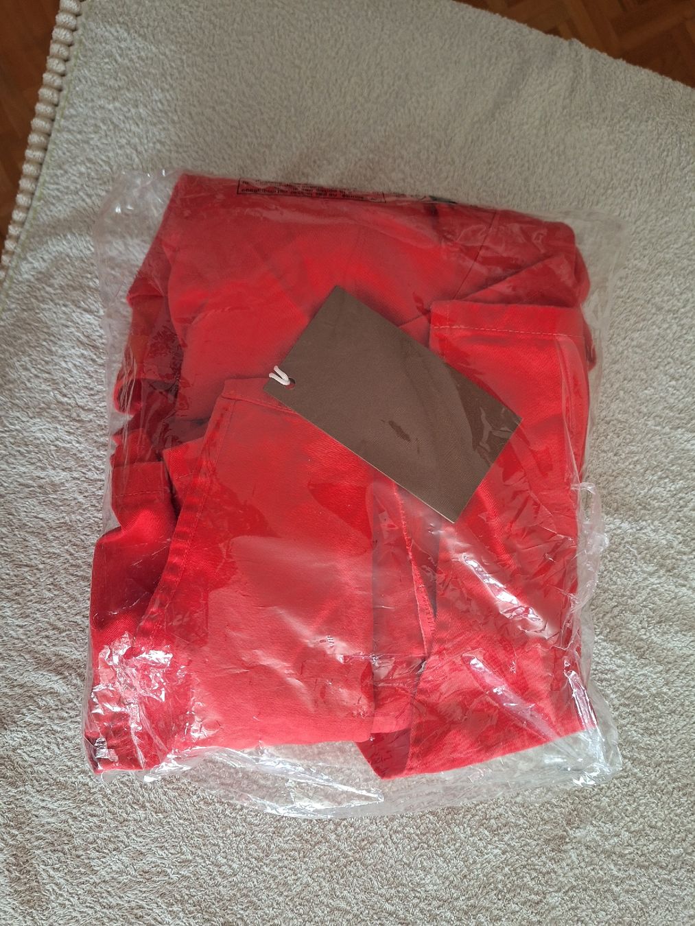 Pantaloni: a vendre pantalon / jupe  – Nuovo e nell'imballaggio originale da Estavayer-le-Lac venduto da dor_q6y8 2