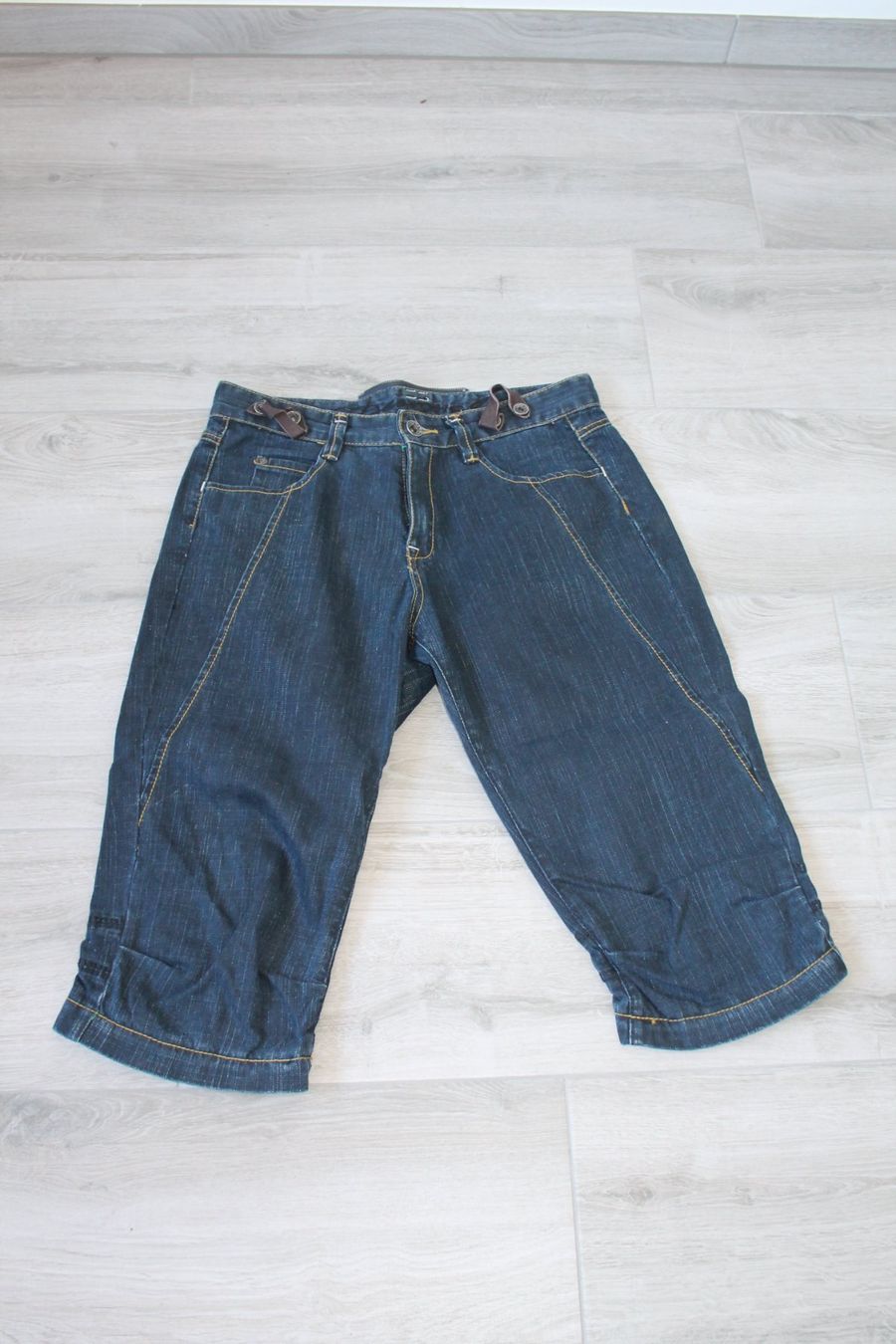 Desigual Pantalons: Pantacourt DESIGUAL taille 42 – D'occasion à Chez-le-Bart par jasse