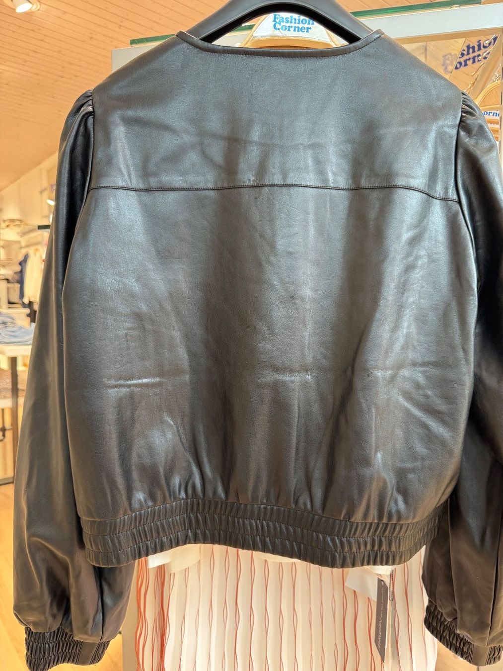 Monari Giacche: Coole Kunstlederjacke im Bomberstil, Monari, Gr. 38 – Nuovo (secondo la descrizione) da Oberrohrdorf venduto da maggys15 1