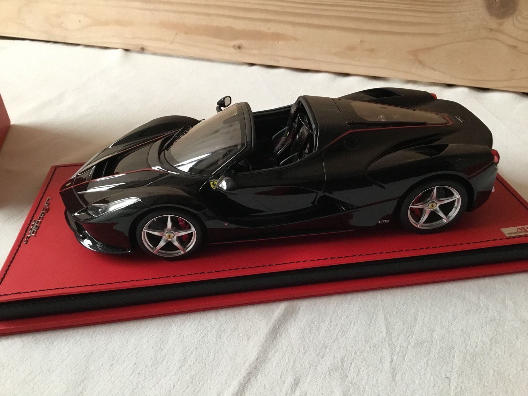 Ferrari Modellini d'auto: MR Modellauto / LaFerrari Paris MS2016 / 1:18 / FE020A – Nuovo e nell'imballaggio originale da Brig venduto da Sonne11 9