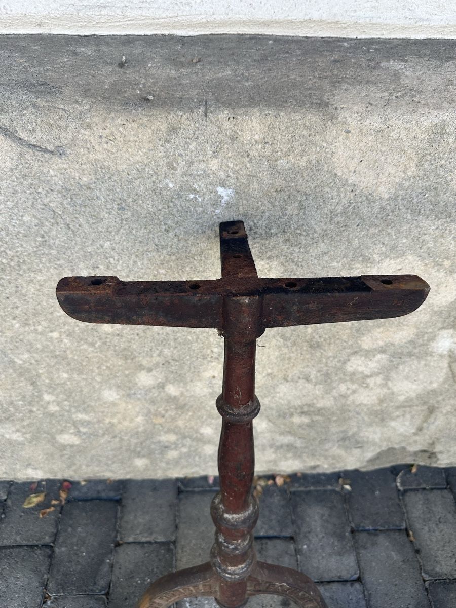 Altri mobili d'antiquariato: Tischbeine Gusseisen Horgen Glarus – Usato da Villmergen venduto da Bezdupe 3