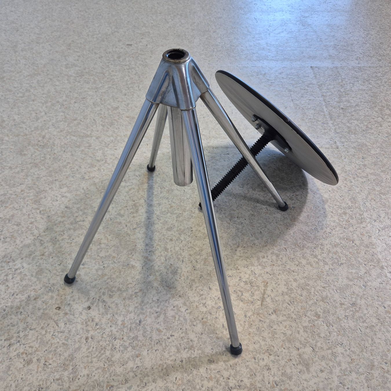 Hocker: Industriedesign Swivel Stool Drehhocker Hocker Höcker Chrom – Gebraucht aus Nottwil von Wondewa-Shop 6