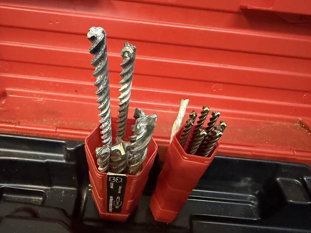 Tutti gli attrezzi: Hilti-Werkzeugpaket – Usato da Luzern venduto da Lightrooms 2